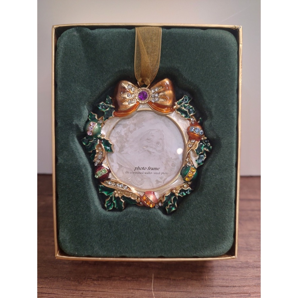 Costco Christmas Ornament Wreath Shape Metal Enamel Holds Photo with Box B10